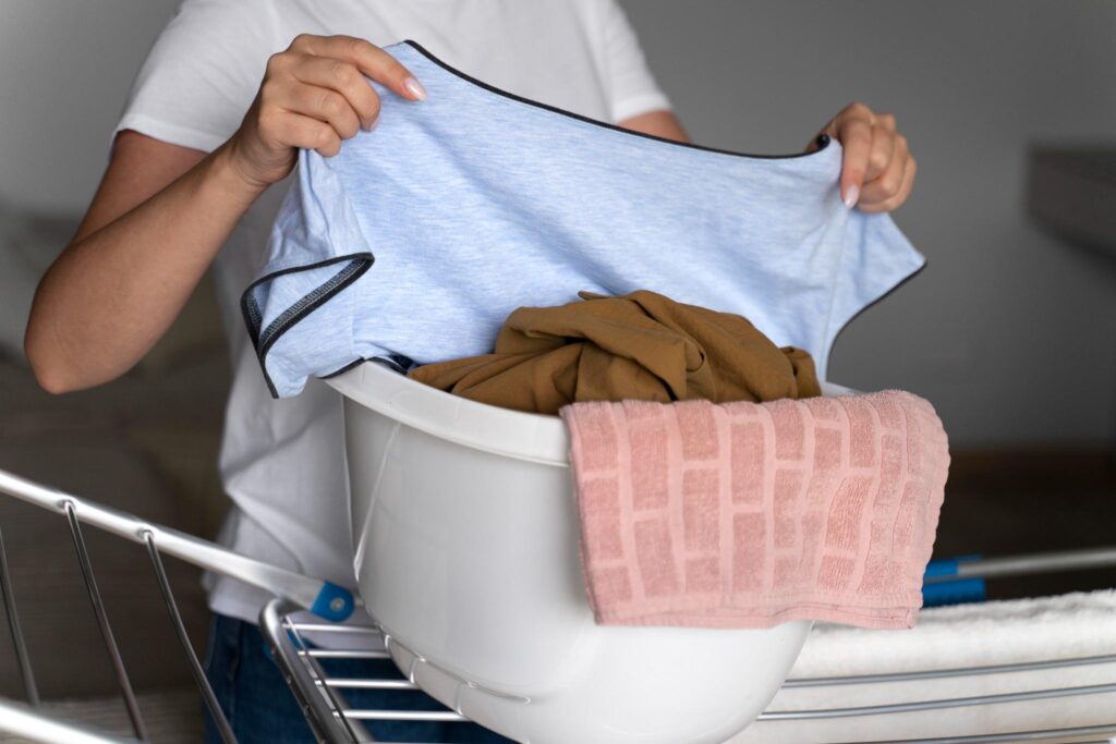 Calcaire sur les vêtements : pourquoi votre linge devient rêche et comment y remédier?